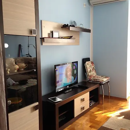 아파트 Kvartira *